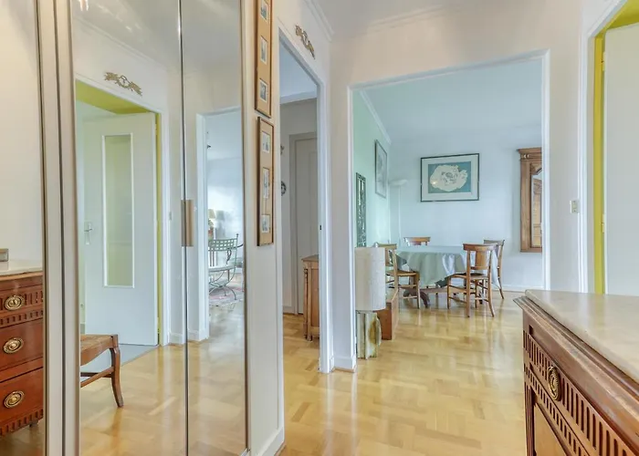 Large And Bright 2 Bdrs Flat With View - 20 Appartement