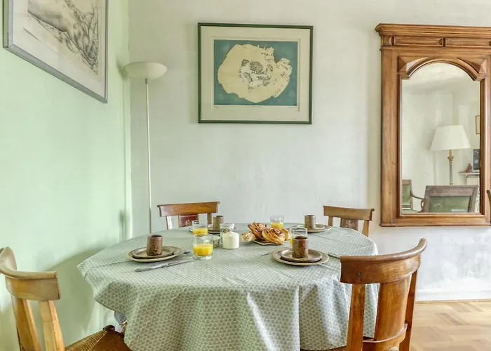 Large And Bright 2 Bdrs Flat With View - 20 Paris